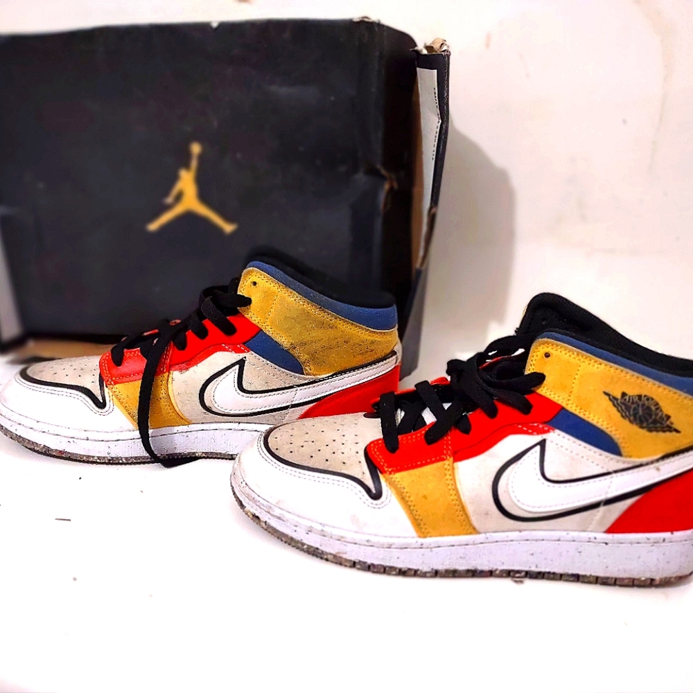 YOUTH 6Y NIKE JORDAN HI TOPS NIB